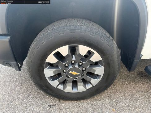 Used 2021 Chevrolet Silverado 2500 Custom w/ Custom Value Package AWD/4WD image 12