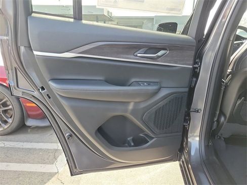 New 2025 Jeep Grand Cherokee Limited image 14