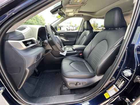 Used 2026 Toyota Highlander Limited AWD/4WD image 11