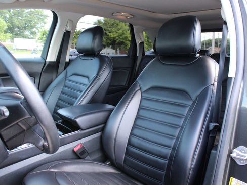 Used 2019 Ford Edge SEL w/ Equipment Group 201A FWD image 14