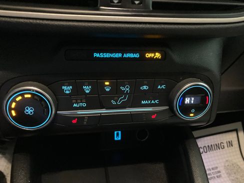 Used 2020 Ford Escape SE image 24