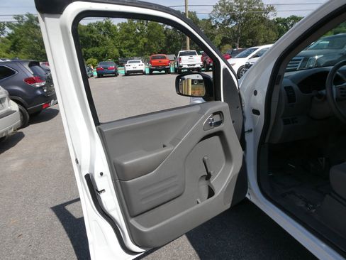 Used 2018 Nissan Frontier S RWD image 11