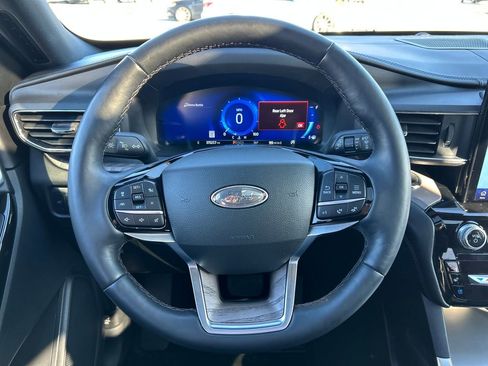 Used 2022 Ford Explorer Platinum w/ Equipment Group 601A image 16