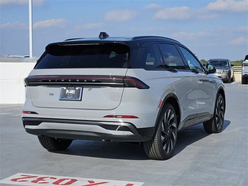 New 2026 Lincoln Nautilus Reserve image 7