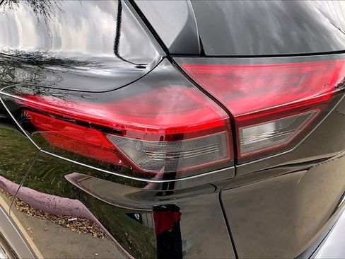 Certified 2025 Nissan Rogue S image 27