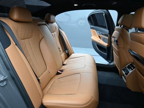 Used 2022 BMW 750i xDrive w/ Executive Package image 17