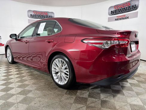 Used 2018 Toyota Camry XLE image 6