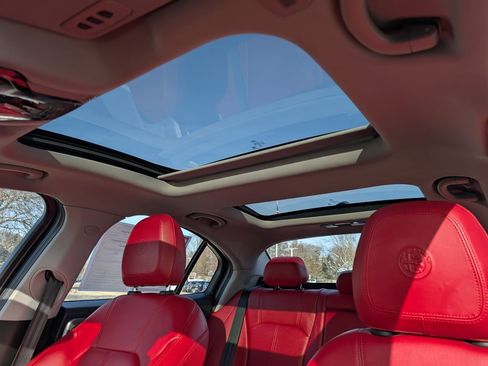 Used 2017 Alfa Romeo Giulia AWD image 18