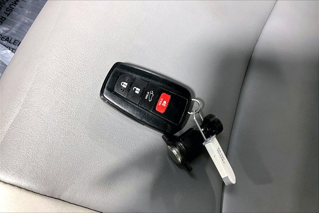 Used 2023 Toyota RAV4 XLE Premium AWD/4WD image 31