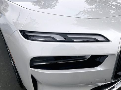 Used 2024 BMW i7 xDrive60 AWD/4WD image 30