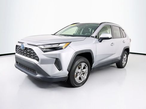 Used 2022 Toyota RAV4 XLE w/ Convenience Package AWD/4WD image 3