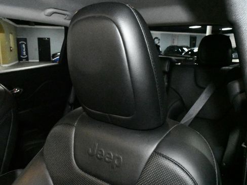 Used 2019 Jeep Cherokee Limited image 9