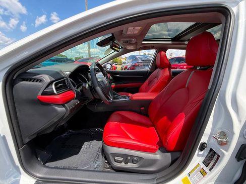 Used 2020 Toyota Camry XSE FWD image 11