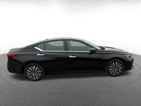 Used 2024 Nissan Altima 2.5 SV image 16