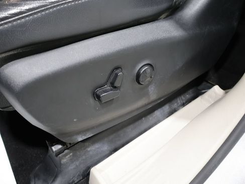 Used 2017 Chrysler Pacifica Touring-L w/ Tire & Wheel Group FWD image 10