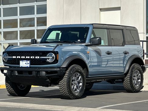 New 2025 Ford Bronco Badlands image 7