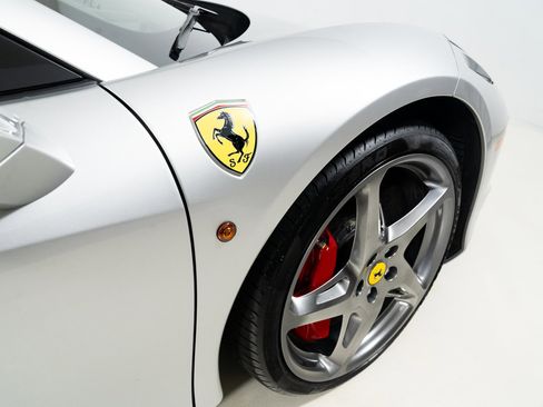Used 2013 Ferrari 458 Spider image 35