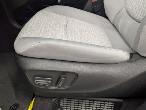 Used 2025 Toyota Sienna LE image 11