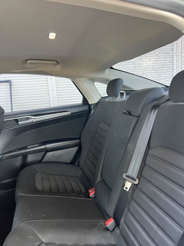 Used 2019 Ford Fusion SE FWD image 6