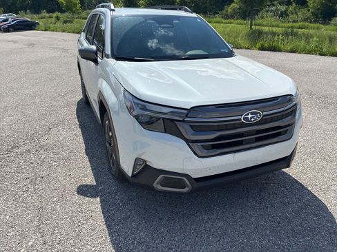 Certified 2025 Subaru Forester Limited AWD/4WD image 7
