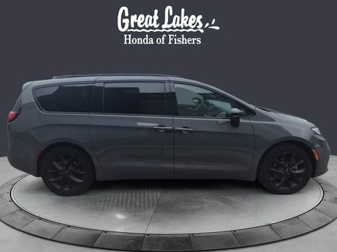 Used 2025 Chrysler Pacifica Limited FWD image 6