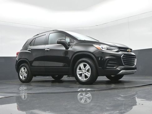 Used 2020 Chevrolet Trax LT w/ LT Convenience Package image 49