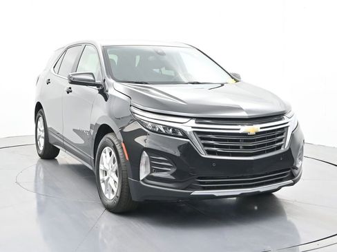 Used 2023 Chevrolet Equinox LT image 3