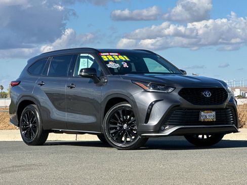 Used 2023 Toyota Highlander XSE image 2