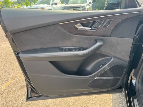 Used 2019 Audi Q8 Prestige w/ Luxury Package AWD/4WD image 8