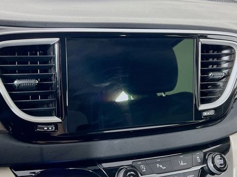 Used 2023 Chrysler Pacifica Touring-L FWD image 13