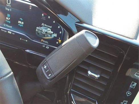 Used 2024 Chevrolet Silverado 2500 ZR2 w/ Technology Package image 11