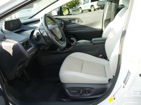 Used 2024 Toyota Prius XLE FWD image 20