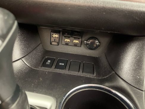 Used 2019 Toyota Highlander Plus FWD image 30