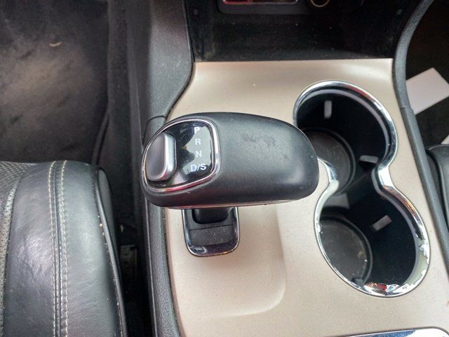 Used 2014 Jeep Grand Cherokee Overland w/ Advanced Technology Group AWD/4WD image 21