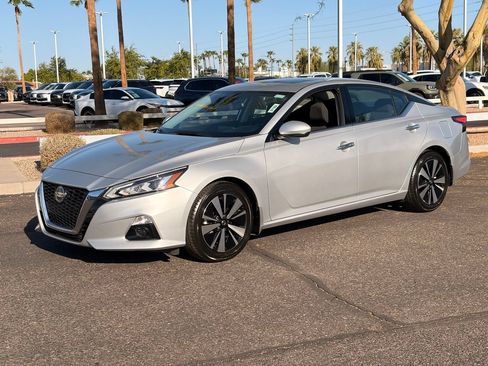 Certified 2020 Nissan Altima 2.5 SV FWD image 2
