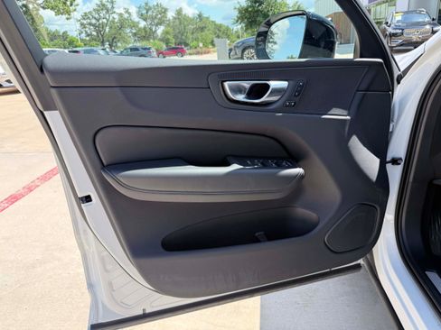 Certified 2025 Volvo XC60 B5 Plus AWD/4WD image 11