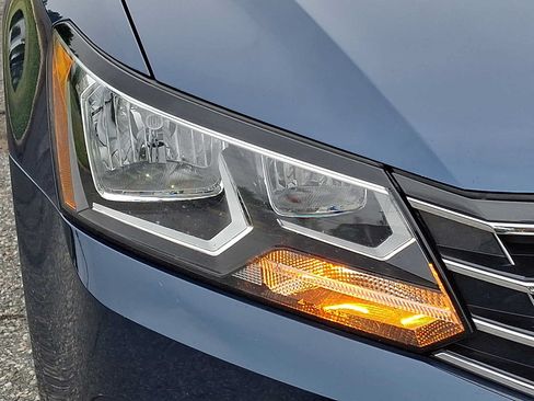 Used 2018 Volkswagen Passat 2.0T S w/ Driver Assistance Package FWD image 8