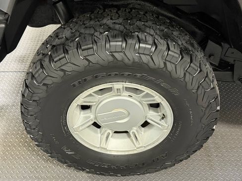 Used 2004 HUMMER H2 w/ Preferred Equipment Group AWD/4WD image 18