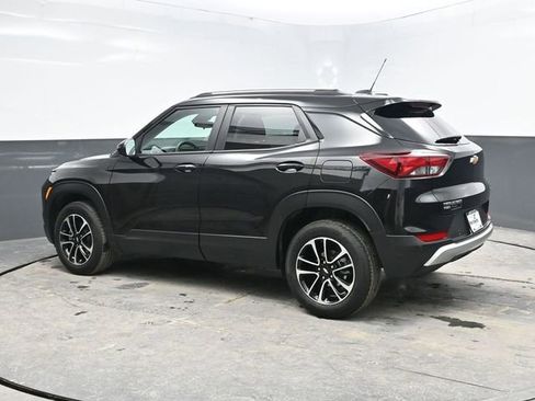 Used 2025 Chevrolet TrailBlazer LT w/ Driver Confidence Package image 4
