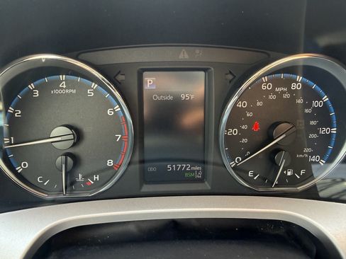 Used 2018 Toyota RAV4 Limited FWD image 13