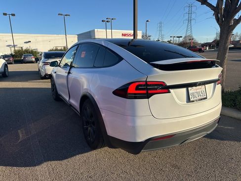 Used 2022 Tesla Model X image 4