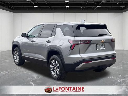 Used 2025 Chevrolet Equinox LT FWD image 3