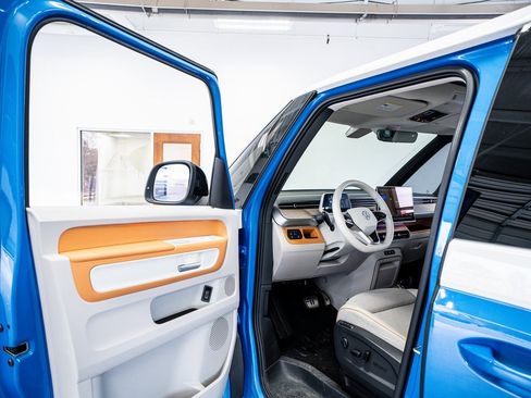 Used 2025 Volkswagen ID. Buzz 1st Edition image 30