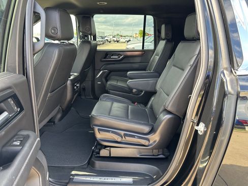 Used 2025 GMC Yukon XL Denali RWD image 12