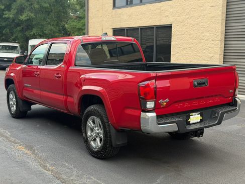 Used 2020 Toyota Tacoma SR5 AWD/4WD image 9