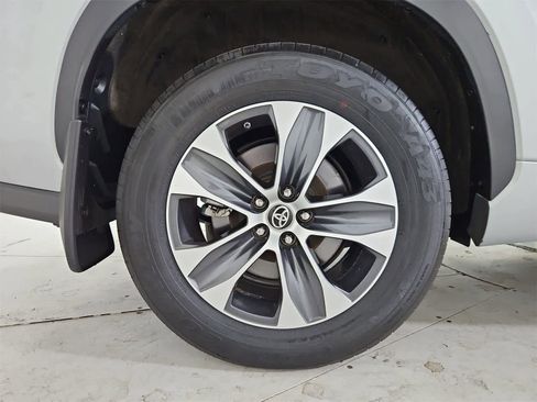 Used 2022 Toyota Highlander XLE image 13