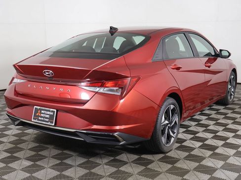 Used 2023 Hyundai Elantra SEL w/ Convenience Package FWD image 11