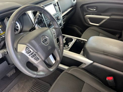 Used 2017 Nissan Titan SV AWD/4WD image 10