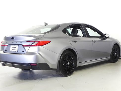 Used 2025 Toyota Camry SE w/ Convenience Package image 7
