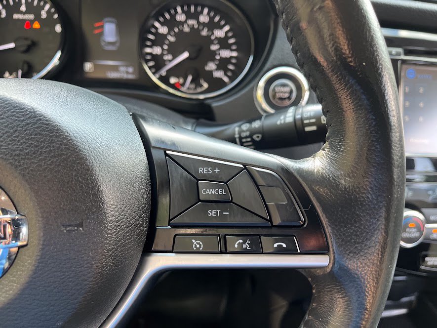 Used 2017 Nissan Rogue SV w/ SV Premium Package AWD/4WD image 16